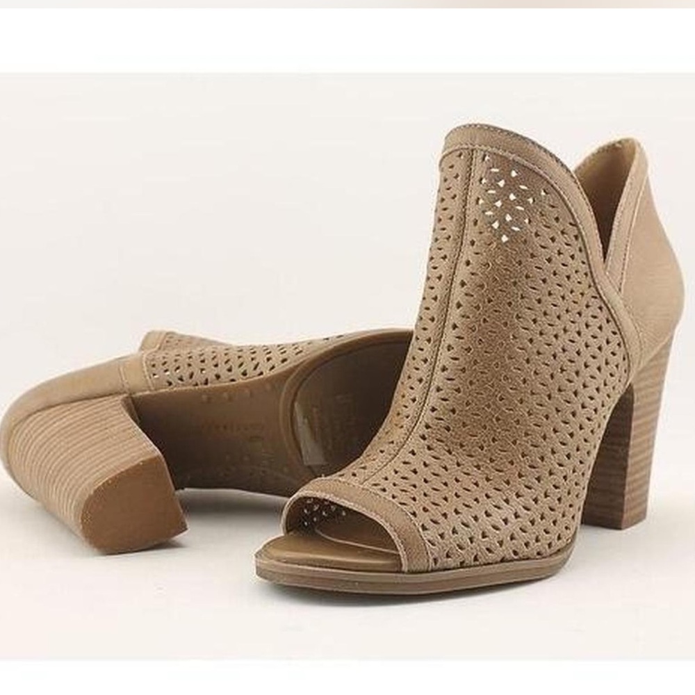 Lucky Brand Tan Peep-Toe Heeled Sandals - Picture 1 of 7